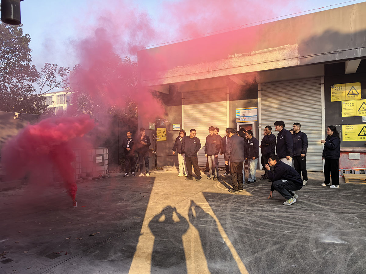 南京康尼科技開(kāi)展消防實(shí)戰演練，沉浸式體驗筑牢“防火墻”